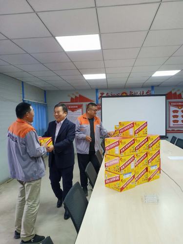 郭晓铜慰问榆林垃圾焚烧2 - 副本.jpg