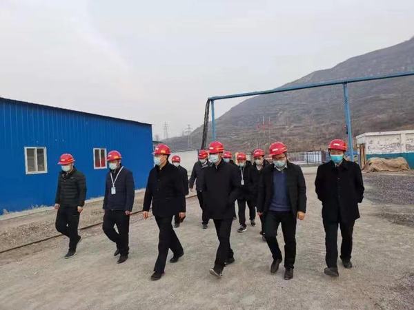 陕西省煤监局领导莅临陕煤建设矿建二公司王峰项目部检查指导工作.jpg