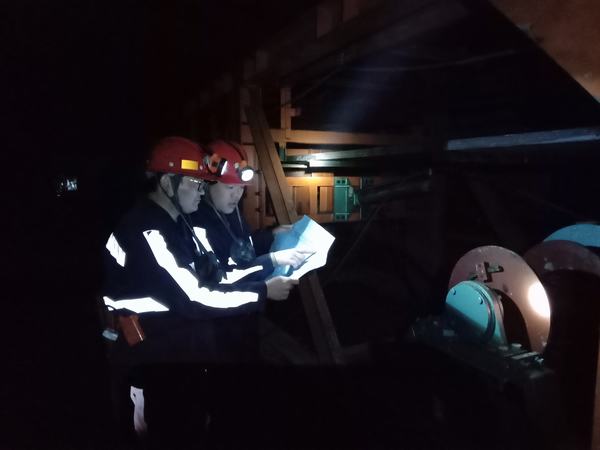 5-2煤南部胶带输送机安装工程  对照图纸检查设备安装参数.jpg